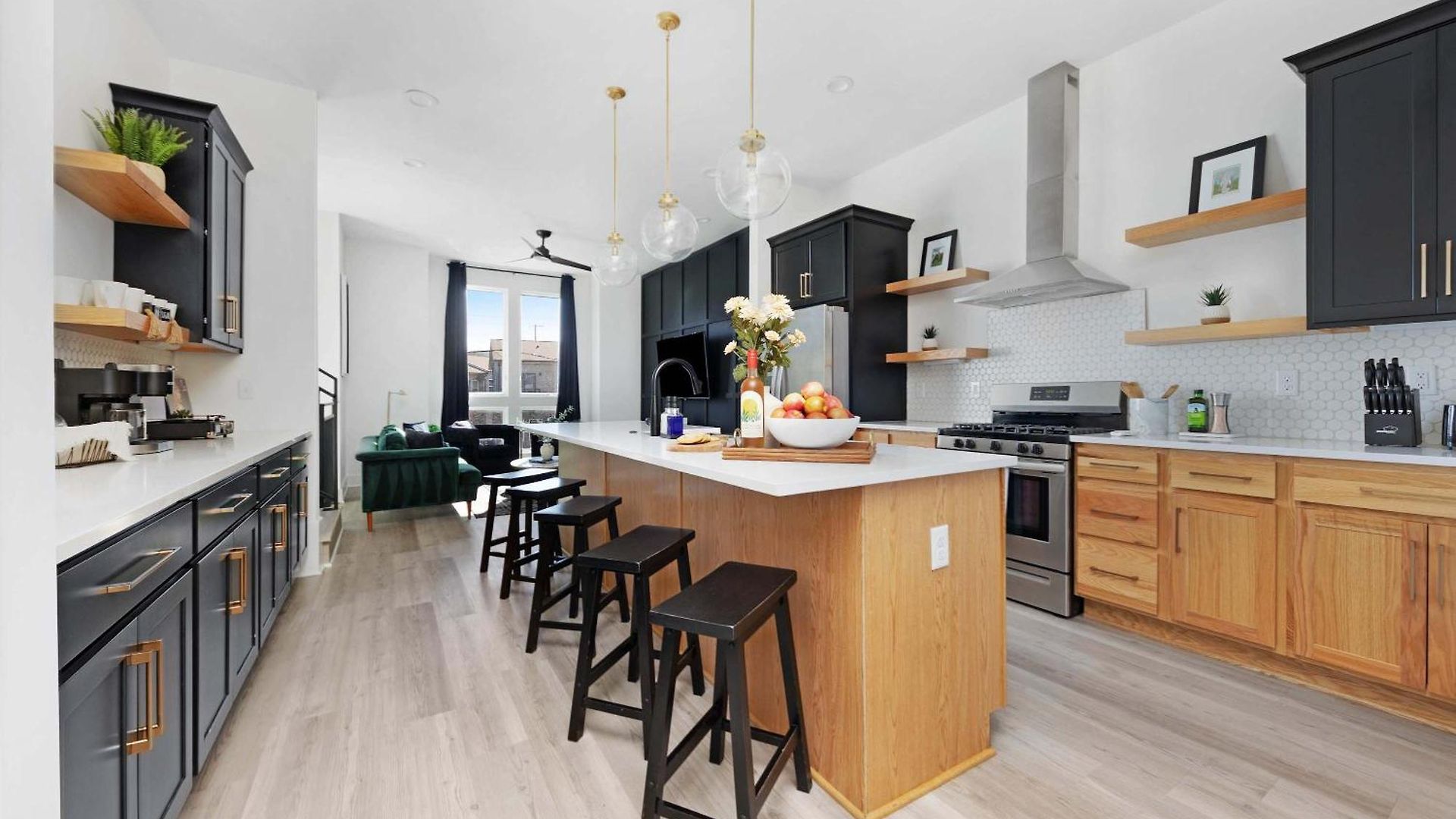 Holiday home The Sunflower - Mins To Broadway And Rooftop Patio!