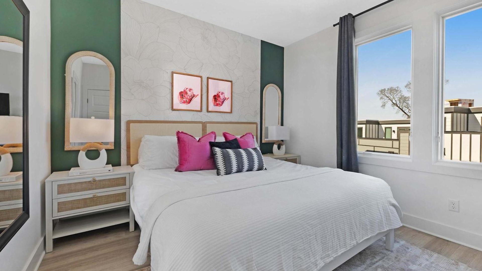 Holiday home The Sunflower - Mins To Broadway And Rooftop Patio! *
