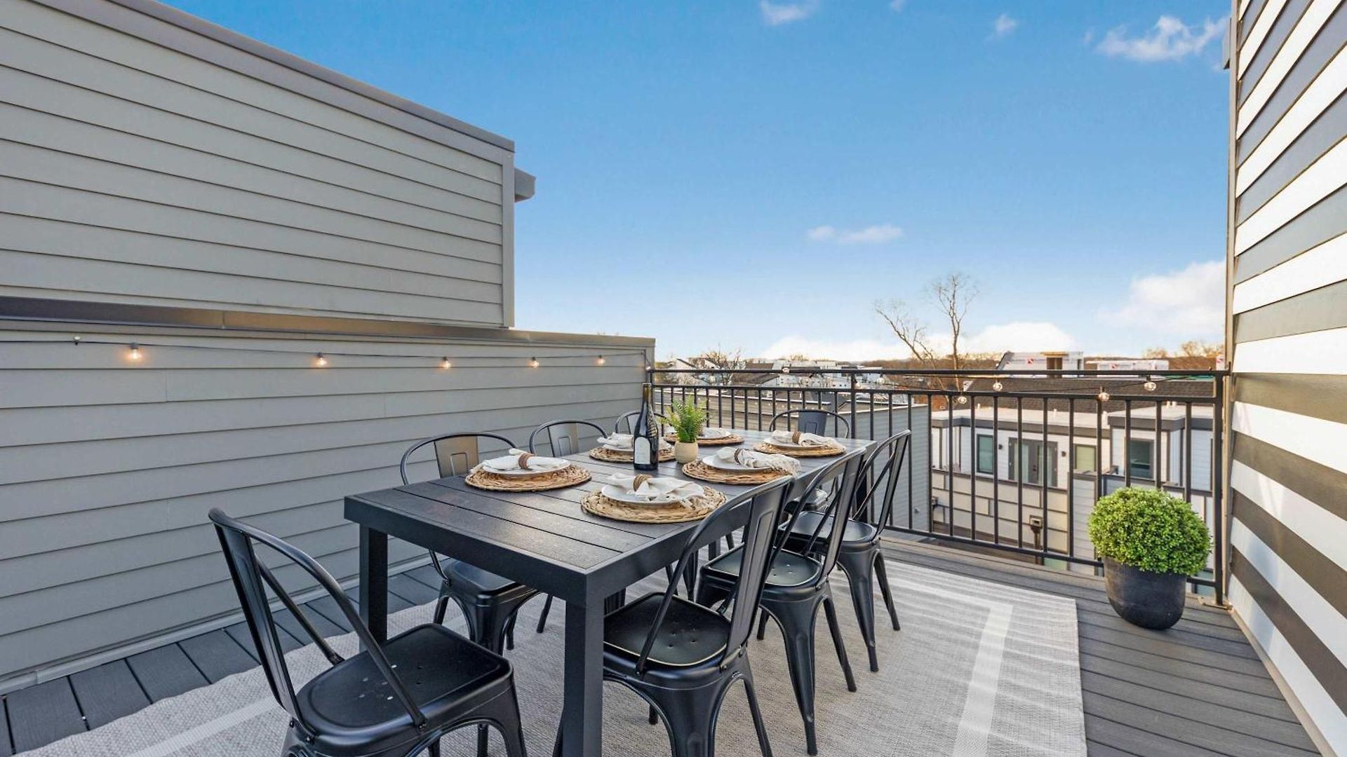 The Azalea - Walk To Dining & Nightlife, Rooftop! *