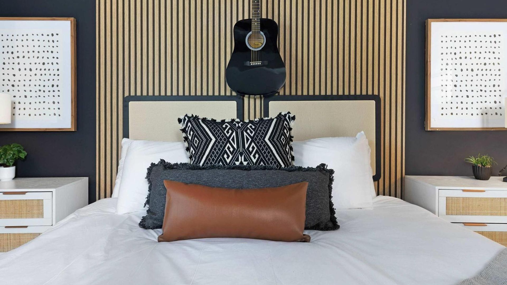 The Trillium - Beautifully Designed With Rooftop Holiday home