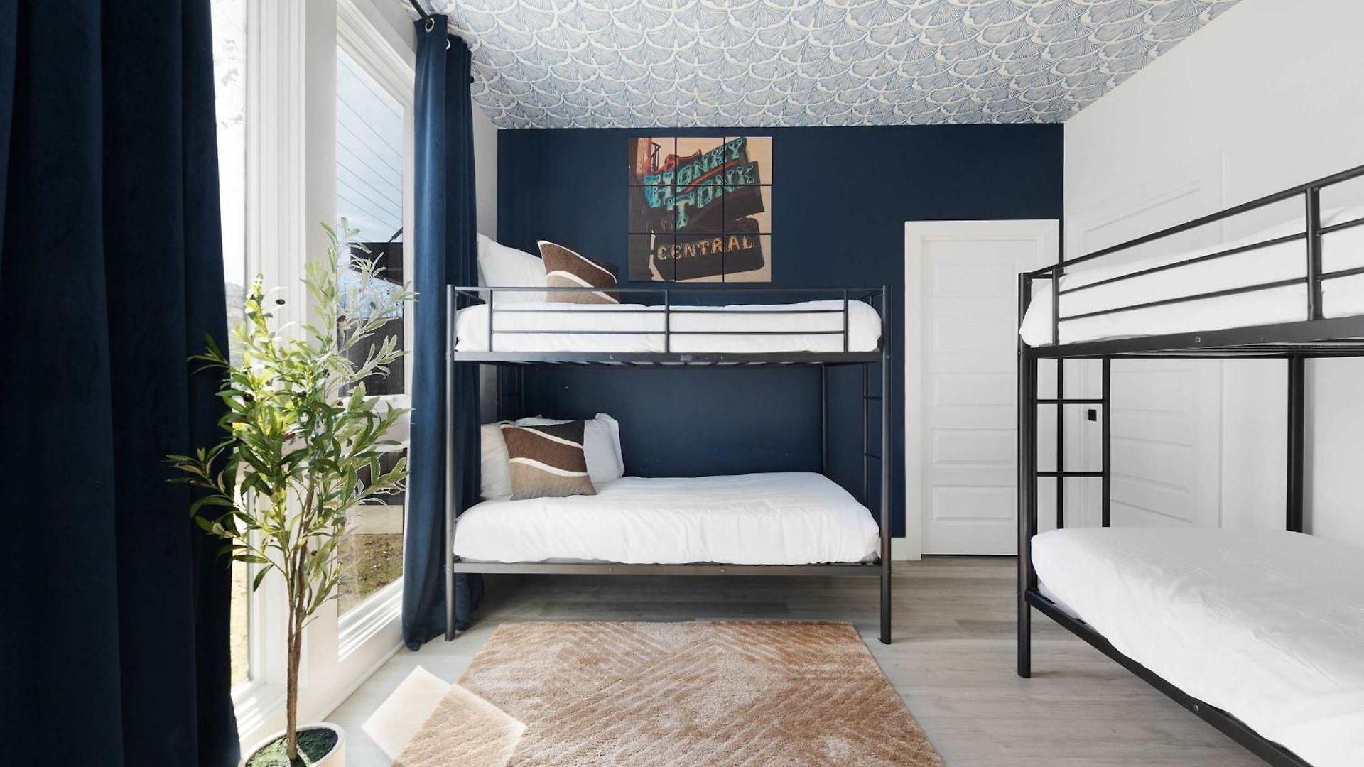 The Trillium - Beautifully Designed With Rooftop Holiday home *