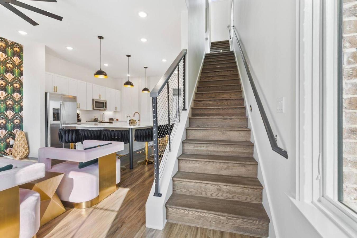 Holiday home 24k Escape - Rooftop Oasis, 3 Miles To Broadway!