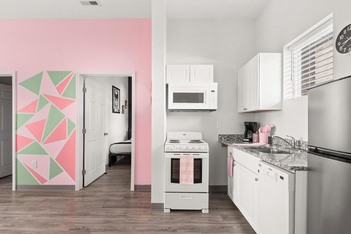 4br Condo, Sleeps 13 - Free Parking *
