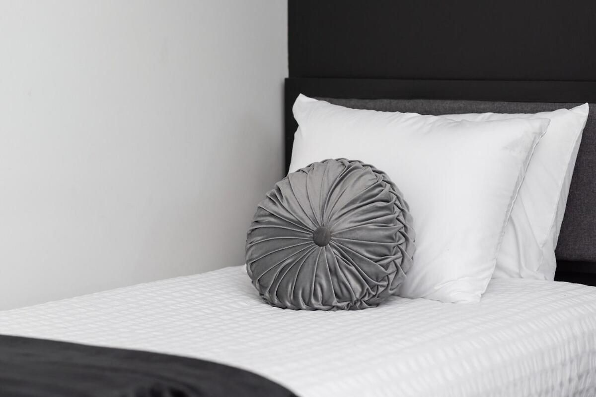 Apartment 4br Condo, Sleeps 13 - Free Parking