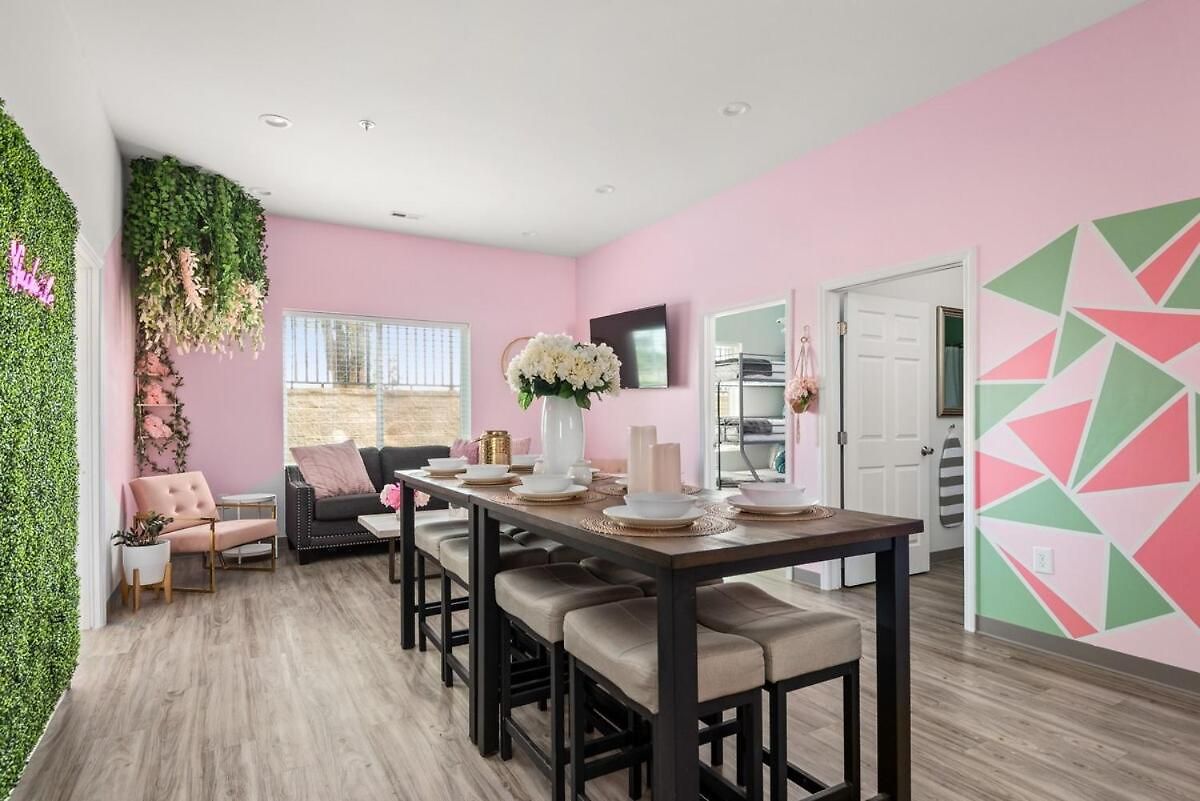 Apartment 4br Condo, Sleeps 13 - Free Parking