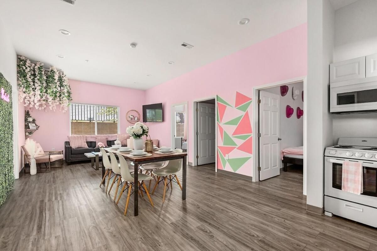 4br Condo, Sleeps 13 Near Broadway Apartment *