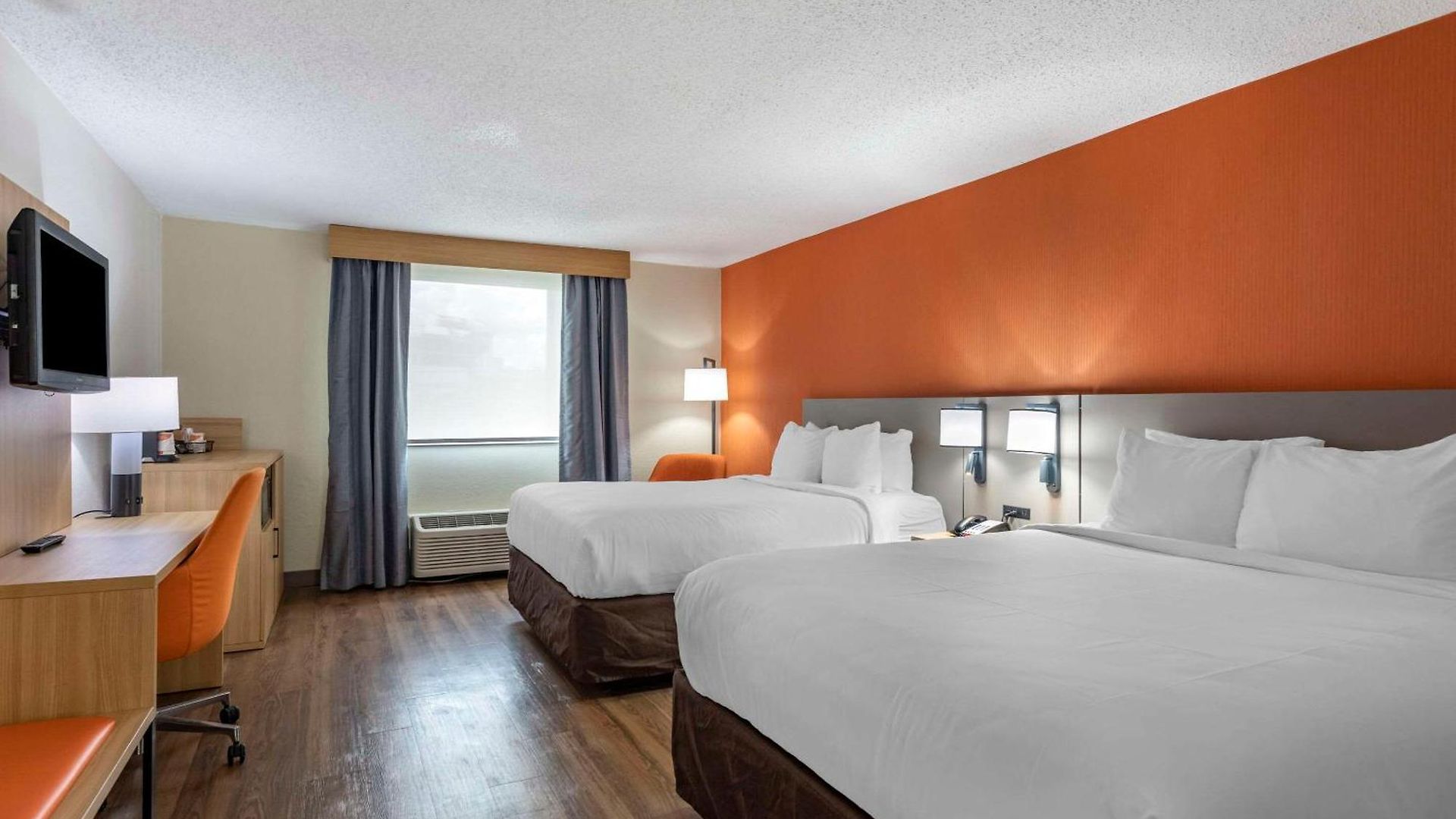 Comfort & Downtown - Stadium Hotel 4*
