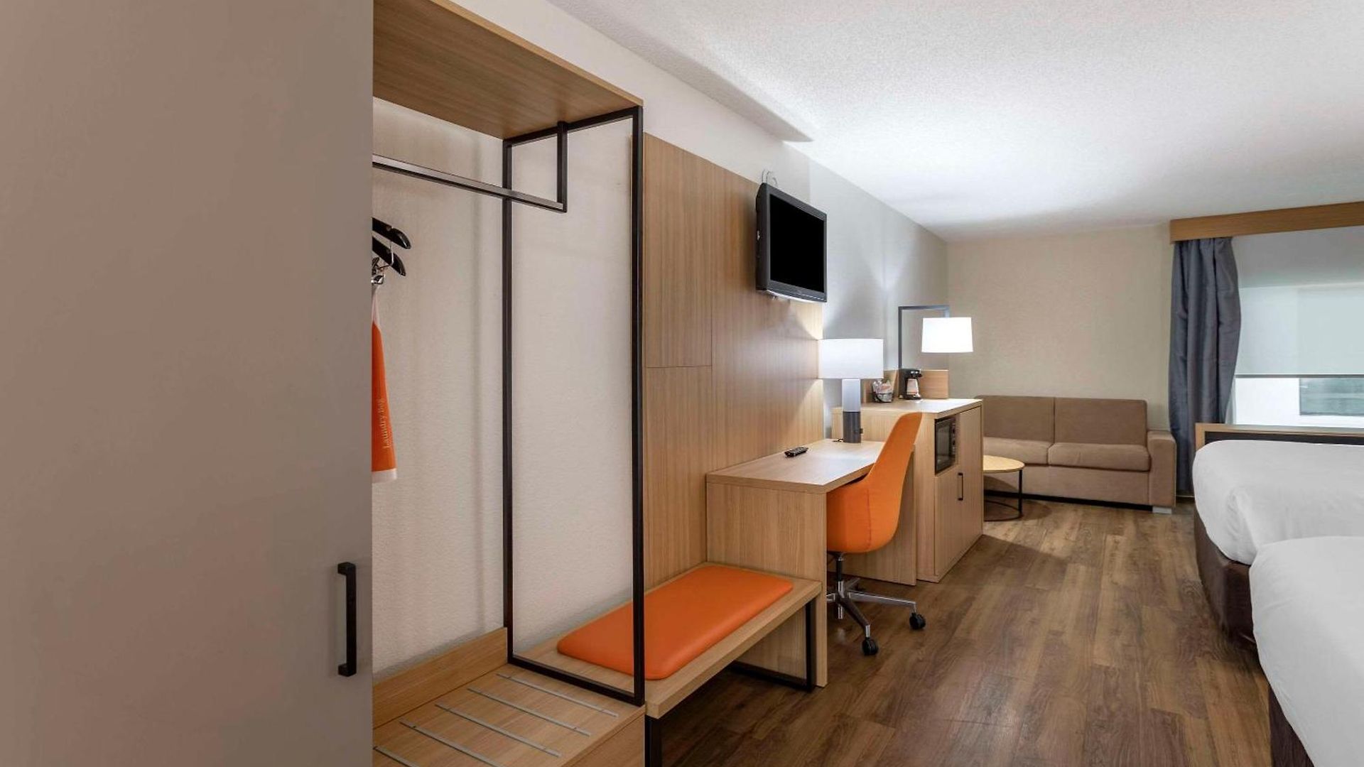 Hotel Comfort & Downtown - Stadium 4*