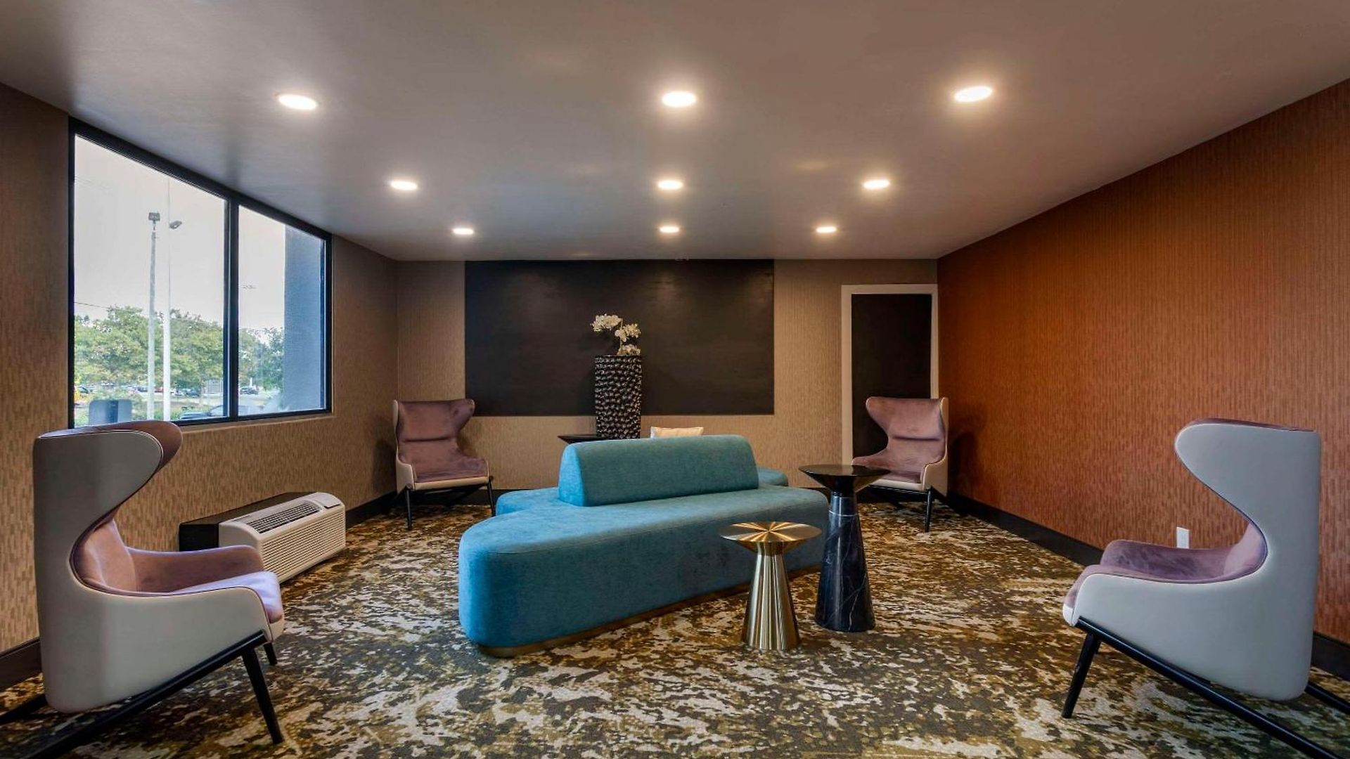 Hotel Comfort & Downtown - Stadium