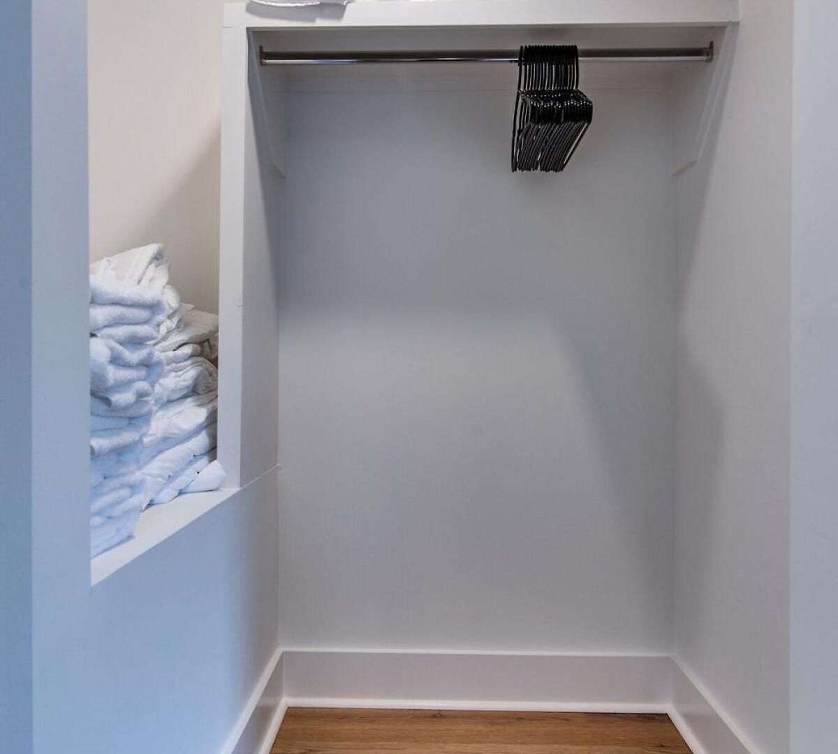 Modern East Retreat, Walk To Local Faves, Cozy Living Space, Smart Tvs & Fast Wifi, Full Kitchen, Garage & Workspace, Steps To Mas Tacos & Rosepepper, 10 Min To Broadway & Nissan Stadium, 24 Hr Hospitality
