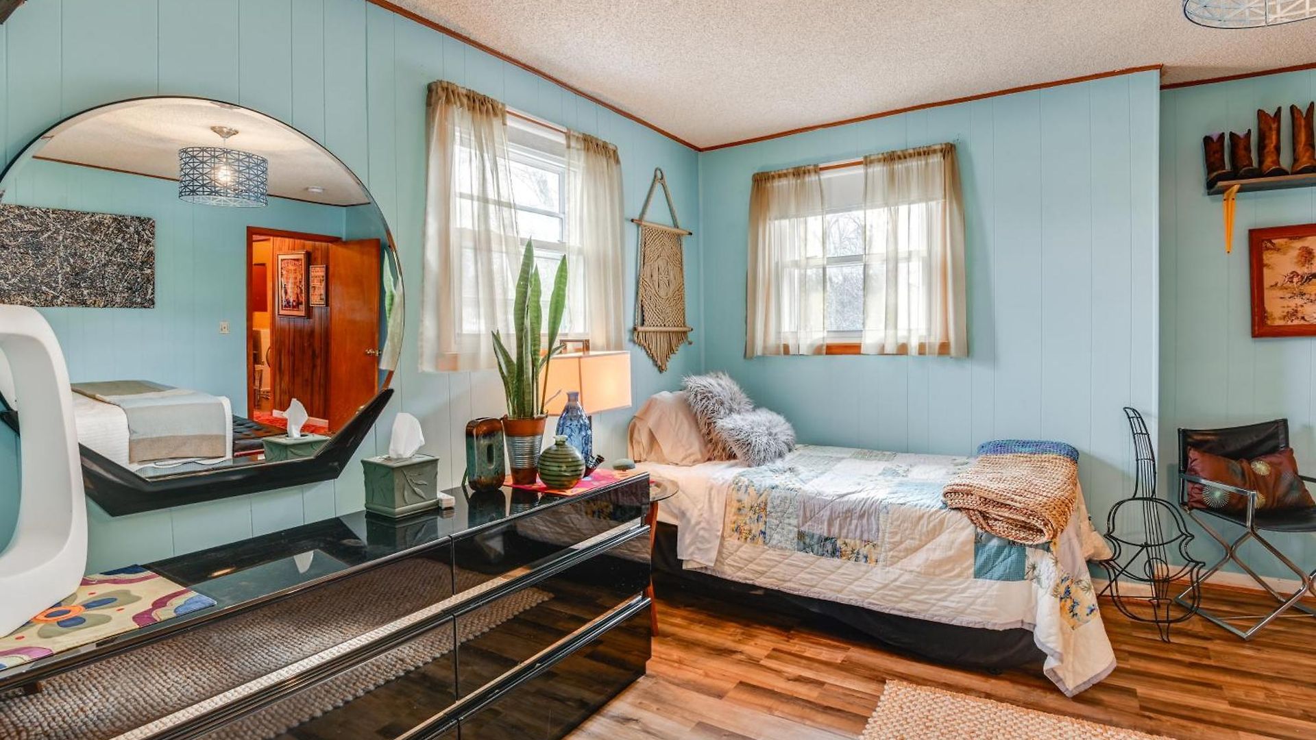 6 Mi To Downtown: 70s-themed In Nashville! Holiday home