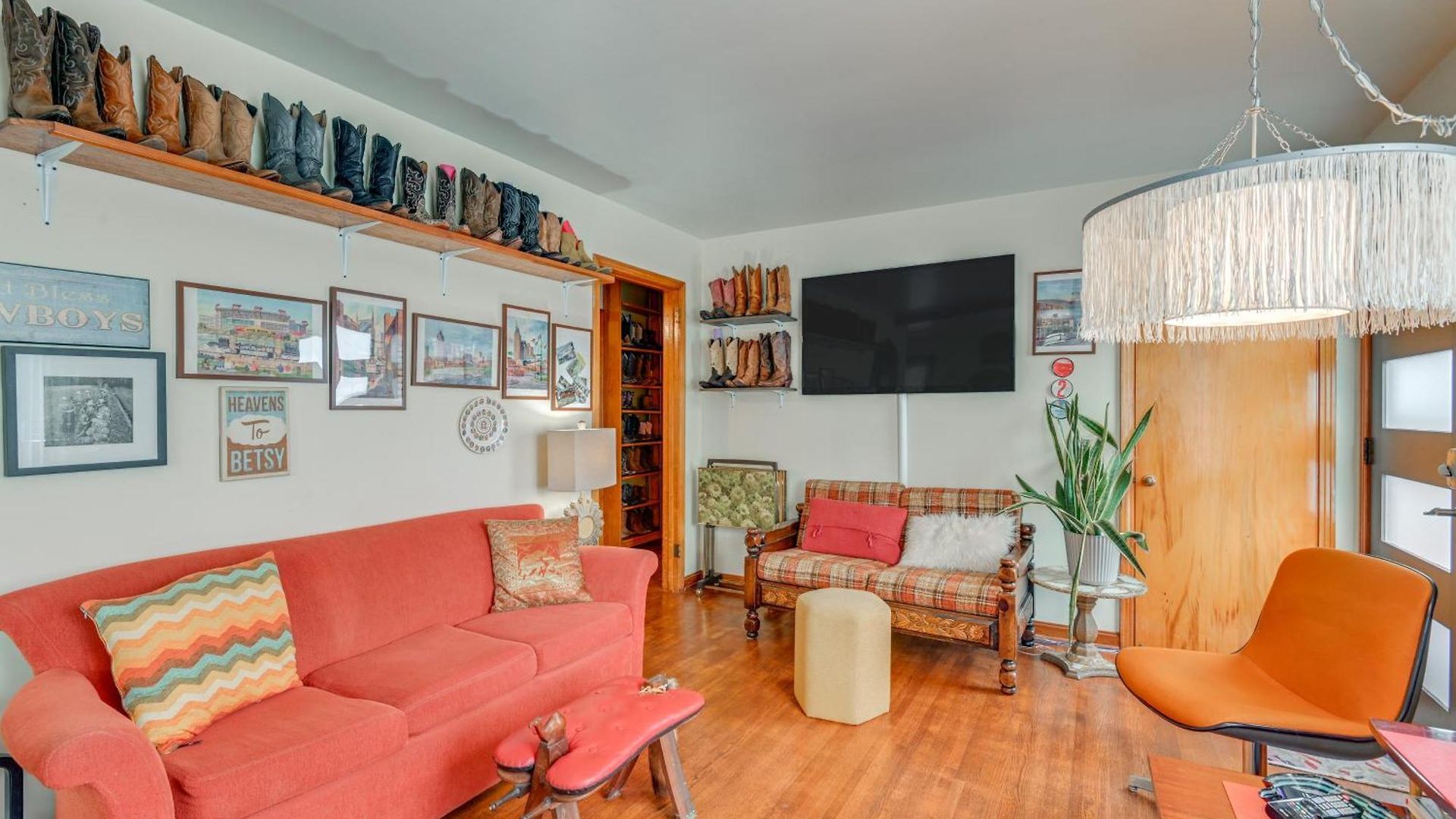 6 Mi To Downtown: 70s-themed In Nashville! Holiday home