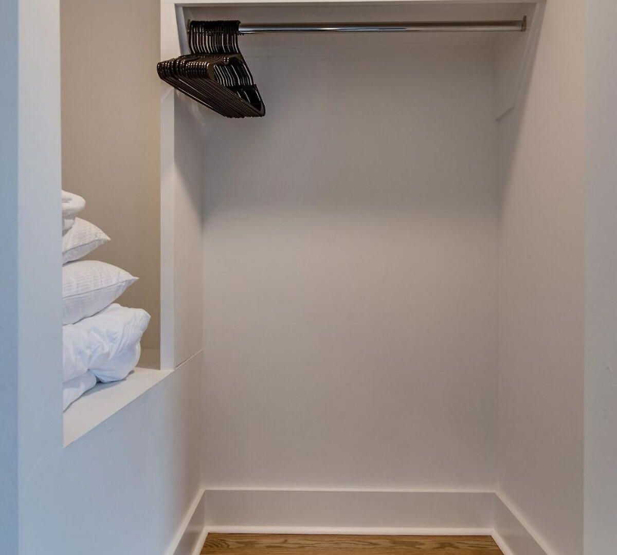 Stylish East Nash Townhouse, Walk To Favorite Eats, Cozy Den, Workspace, Smart Tvs And Fast Wifi, Full Kitchen, Garage And 24 Hr Hospitality, Near Mas Tacos, Rosepepper And Five Points, 10 Min To Broadway Nashville