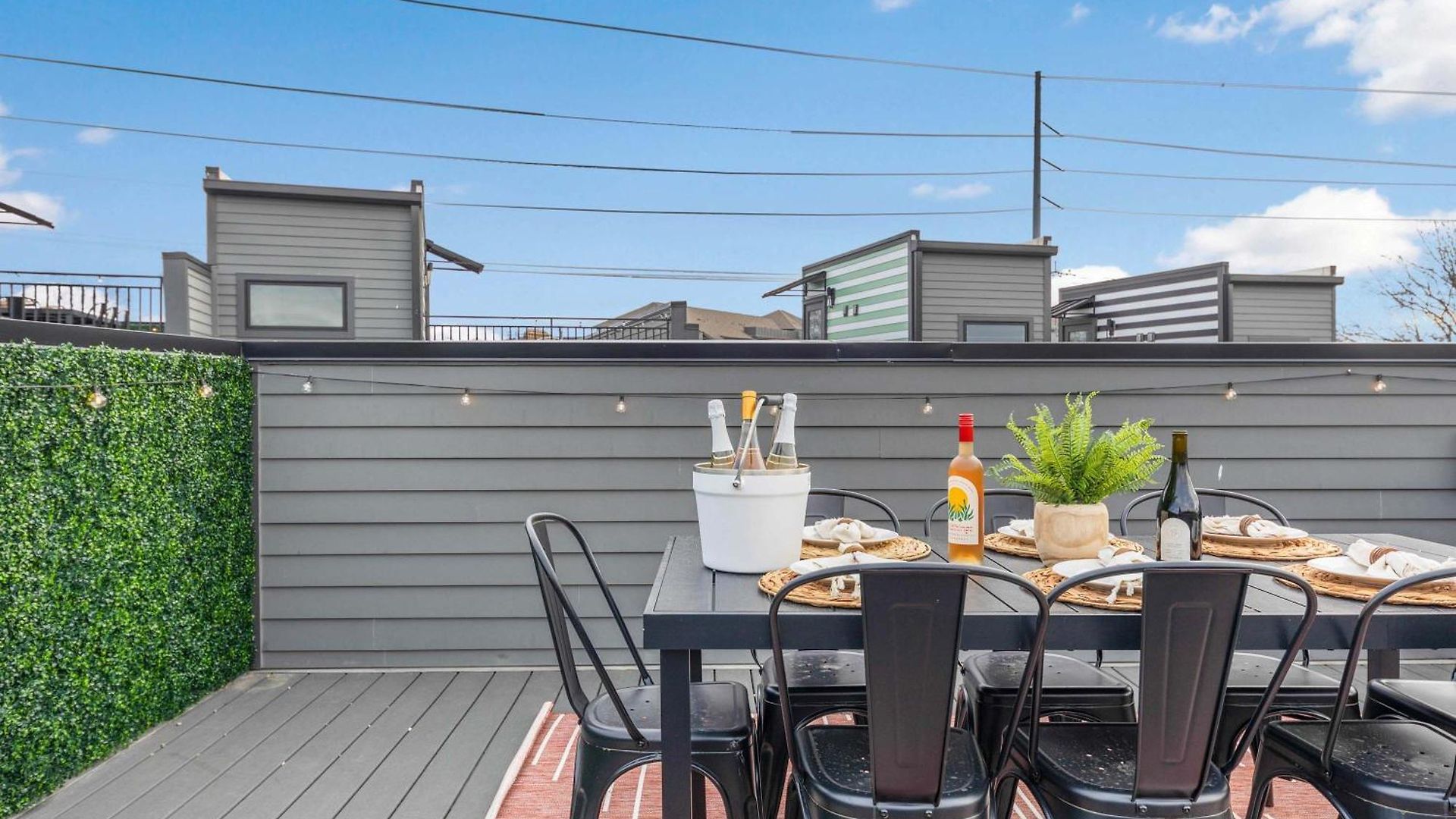 Holiday home The Daylily Rooftop Patio, Steps To Dining *