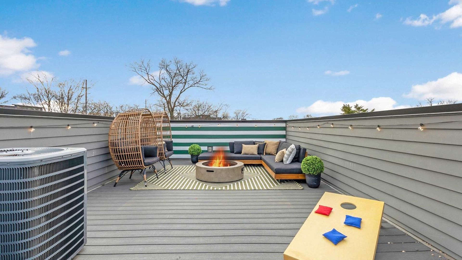 The Daylily Rooftop Patio, Steps To Dining