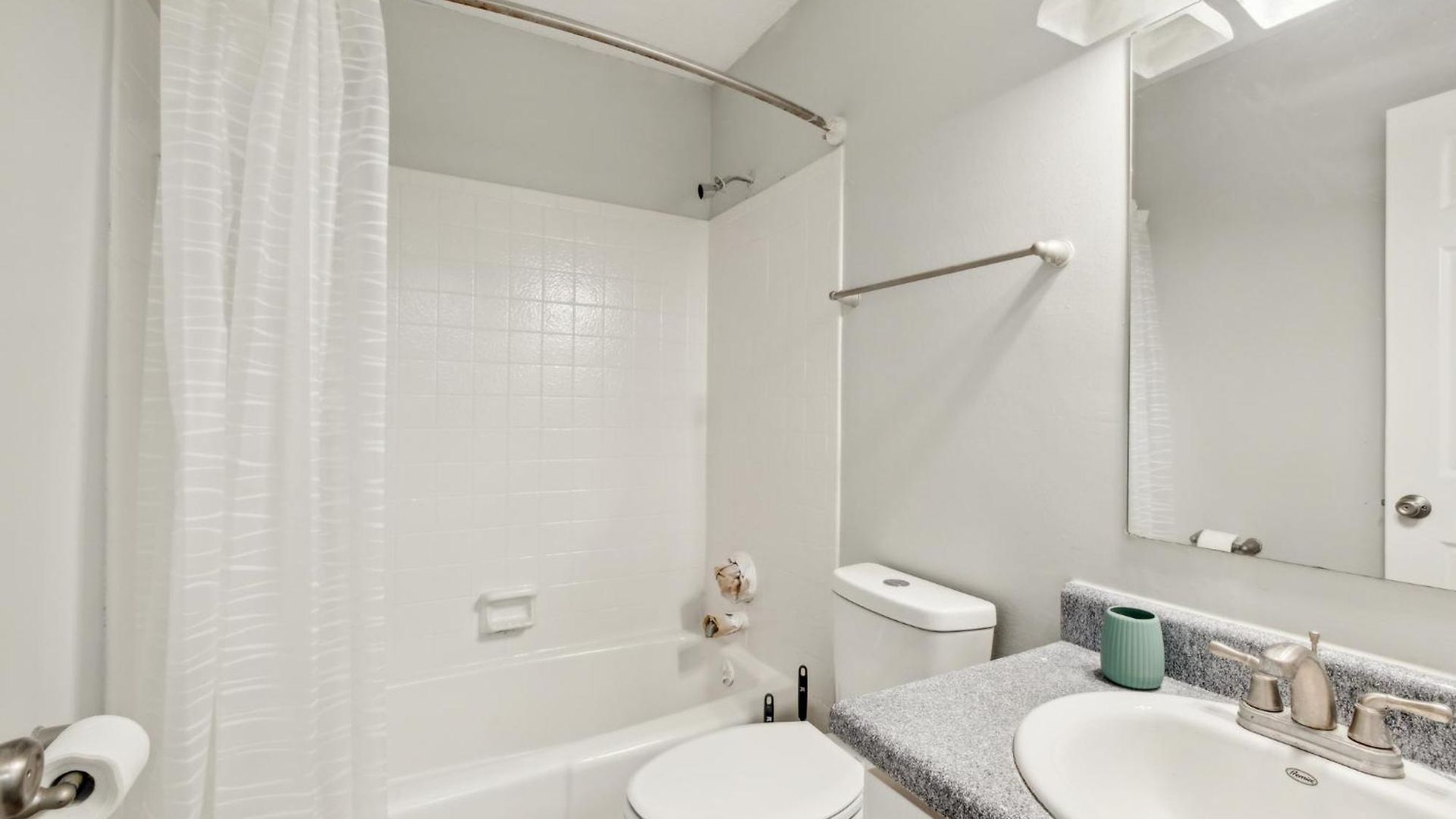 Brentwood U5 I Cozy & Comfy I 2bd I Free Parking Apartment *
