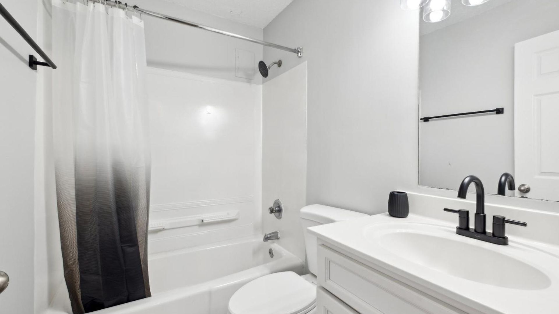 Brentwood U7 I Cozy & Comfy I 2bd I Free Parking *