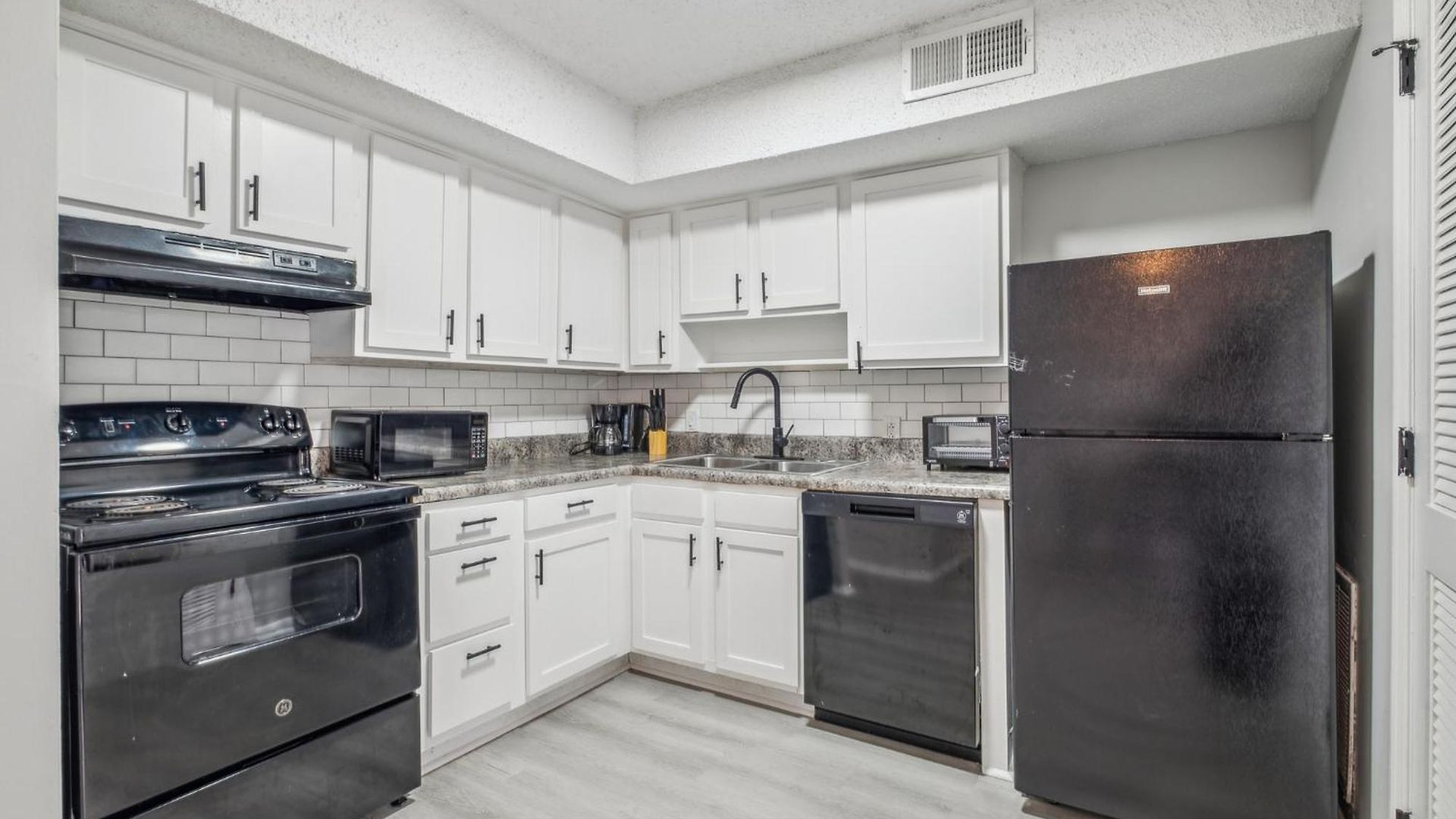 Brentwood U11 I Cozy & Comfy I 2bd I Free Parking Apartment