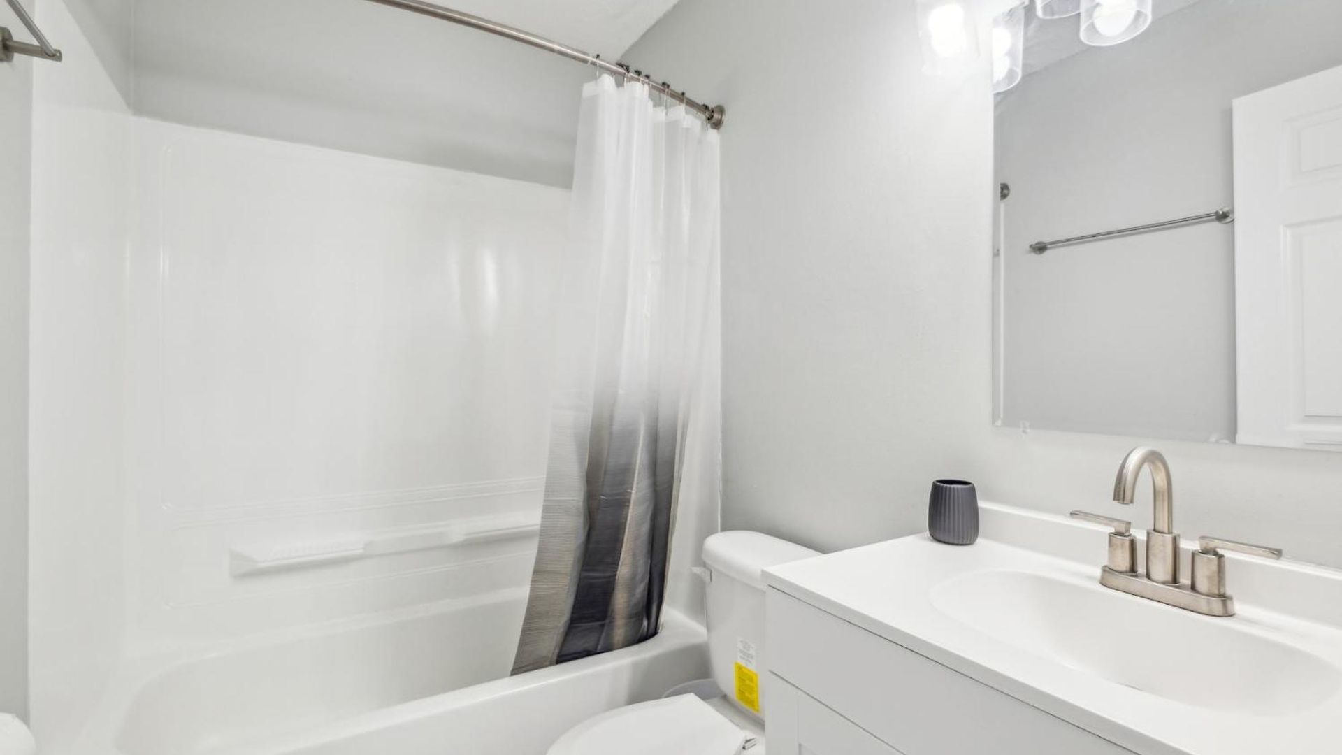 Brentwood U11 I Cozy & Comfy I 2bd I Free Parking Apartment