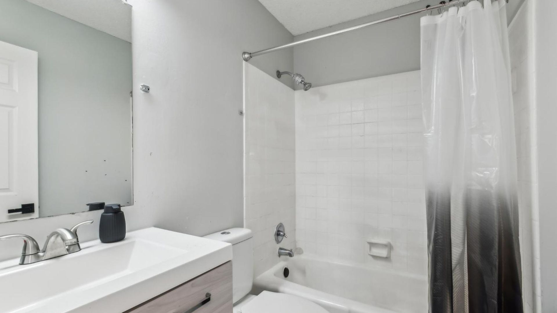 Brentwood S I Cozy & Comfy I 2bd 15 Bth Apartment *