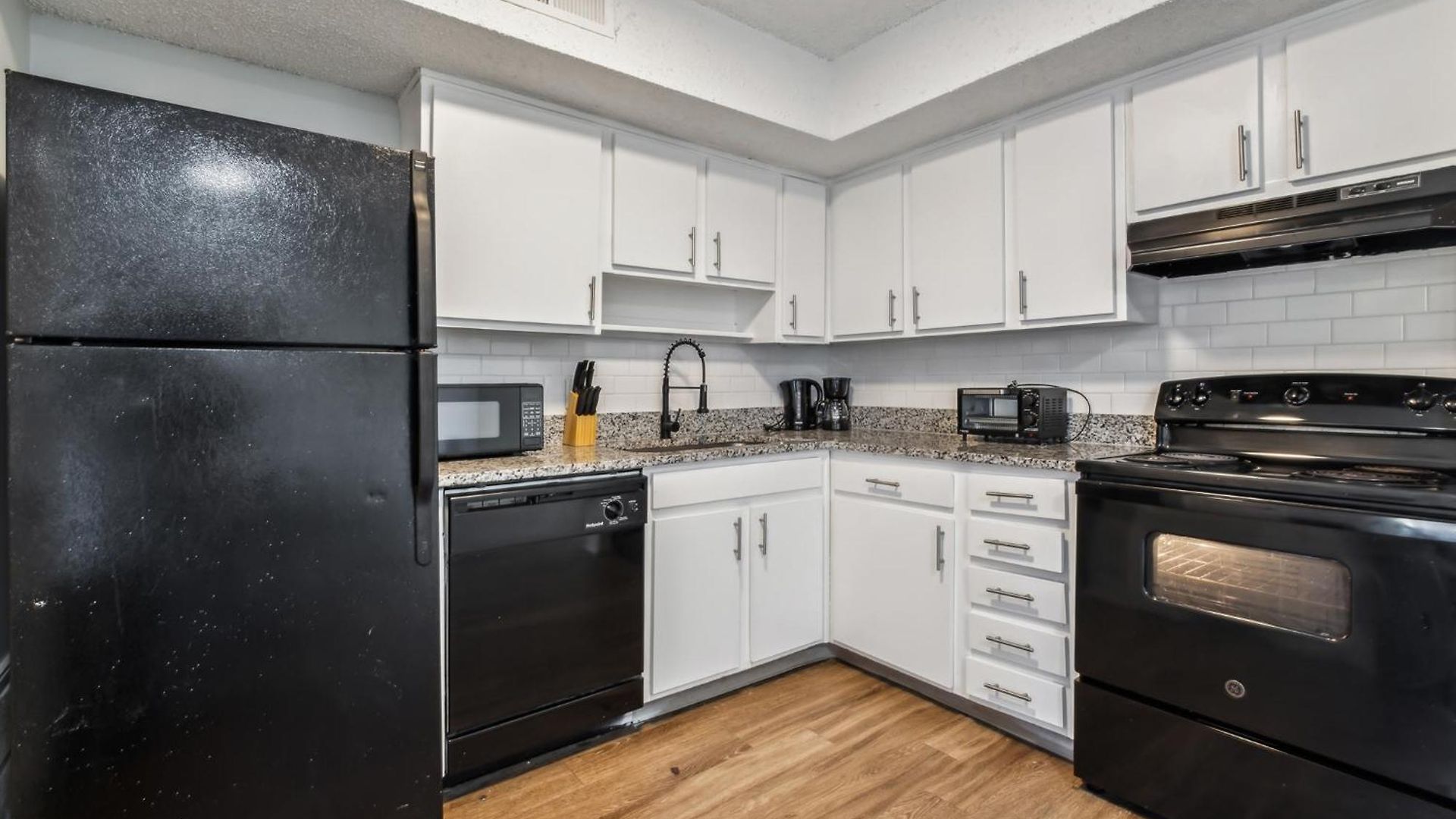 Brentwood S I Cozy & Comfy I 2bd 15 Bth *