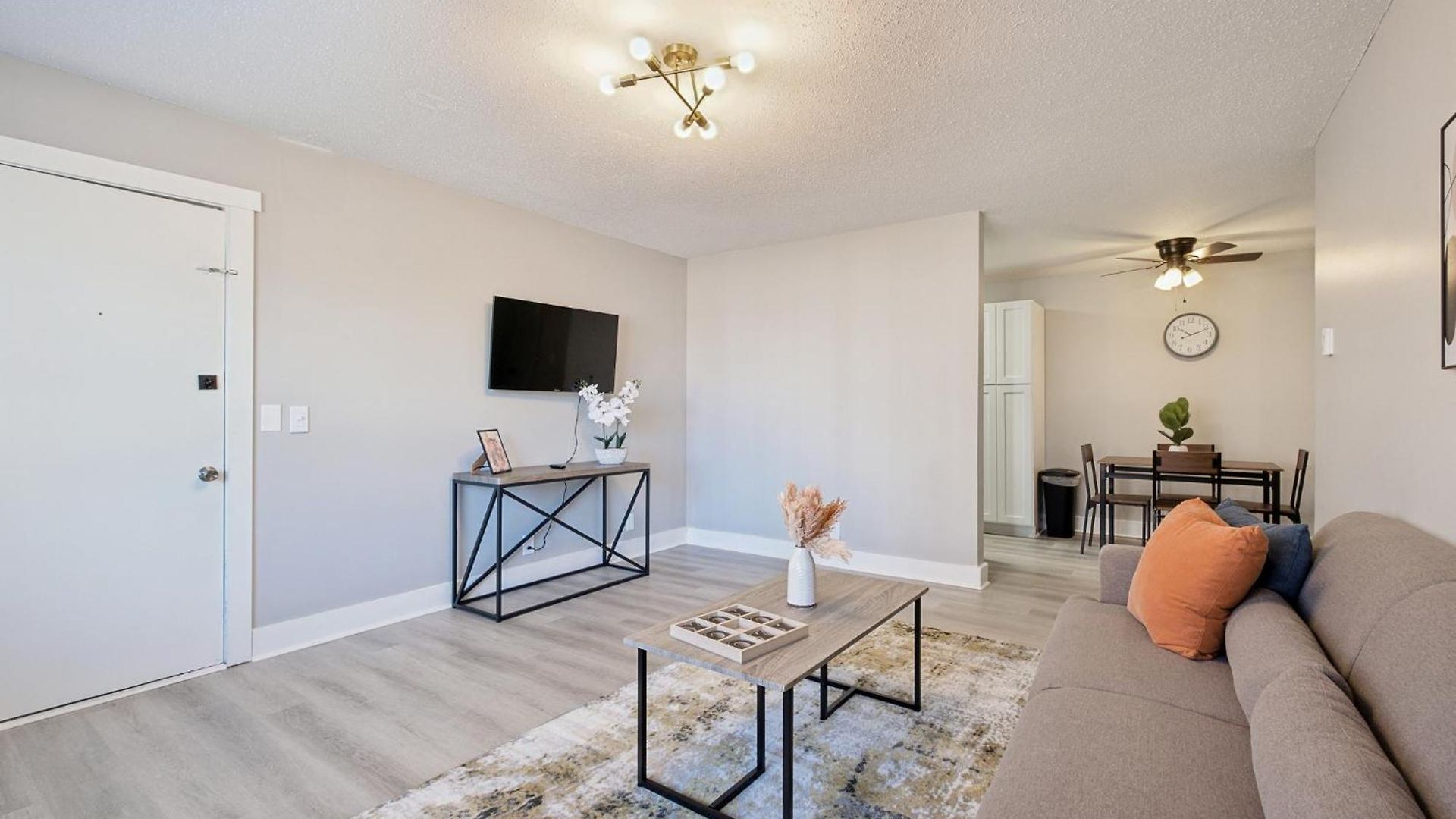 Apartment Brentwood C3 I Cozy & Comfy I 2bd I Free Parking