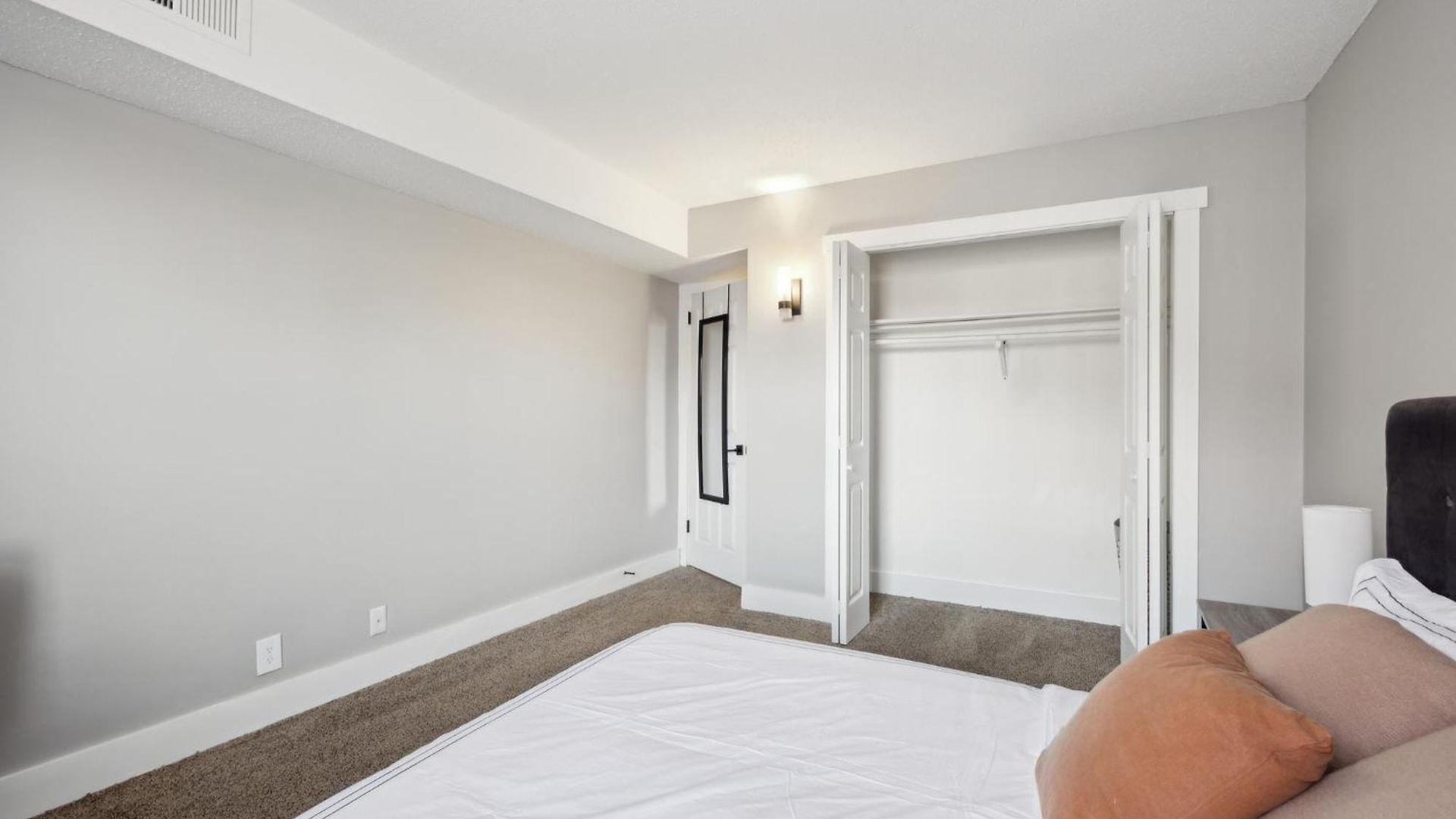 Brentwood C3 I Cozy & Comfy I 2bd I Free Parking