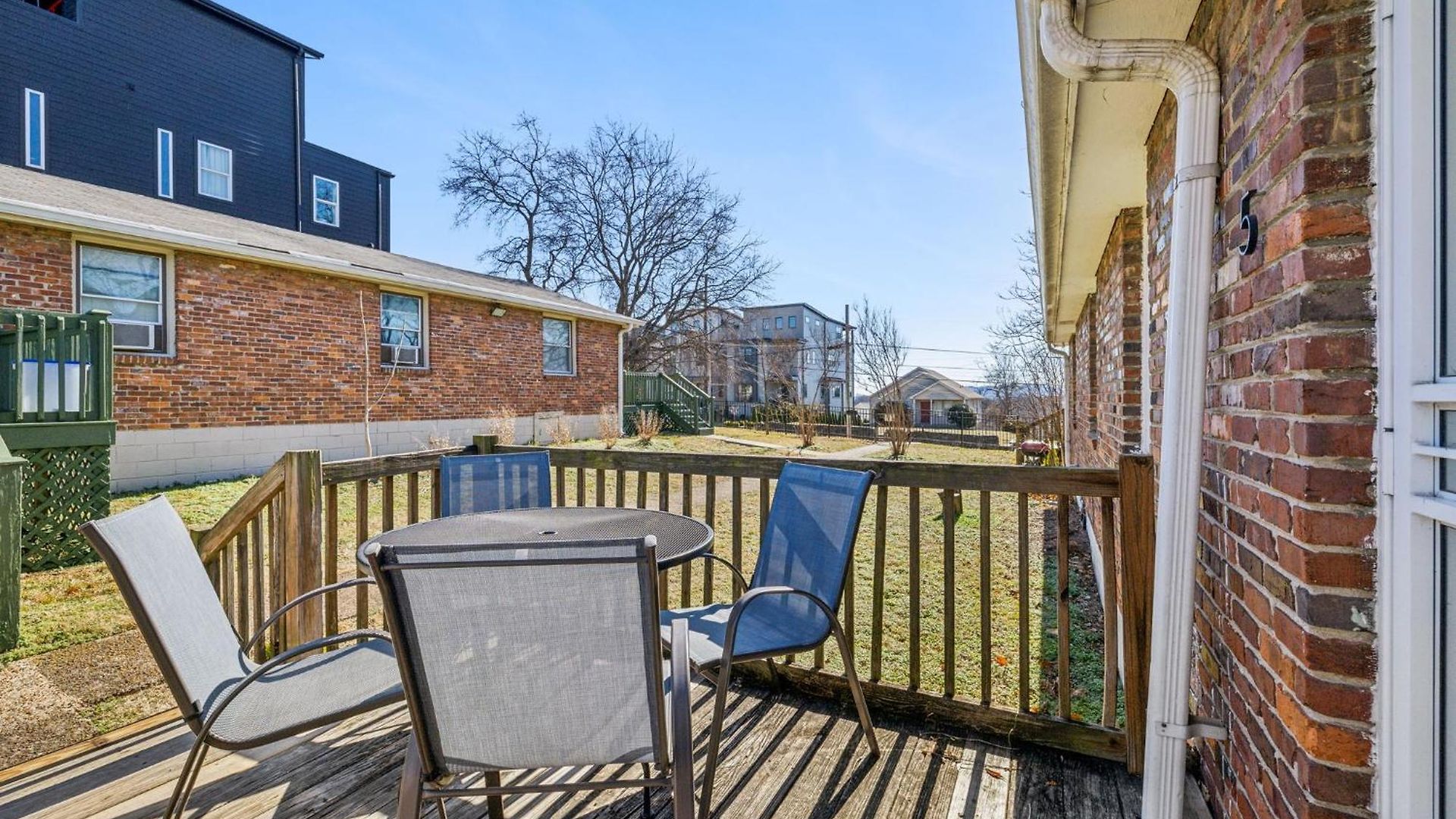 Family Friends And Free Parking Close To Downtown *