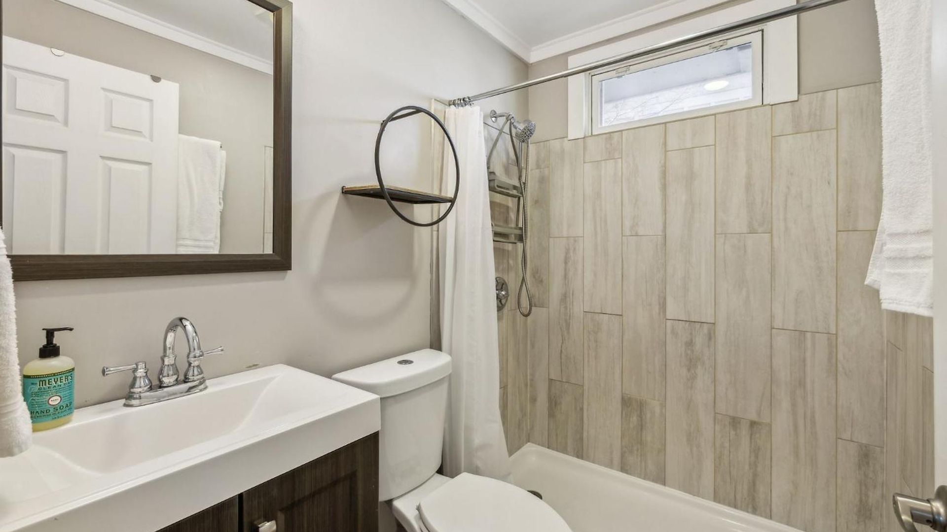 Holiday home Family Friends And Free Parking Close To Downtown