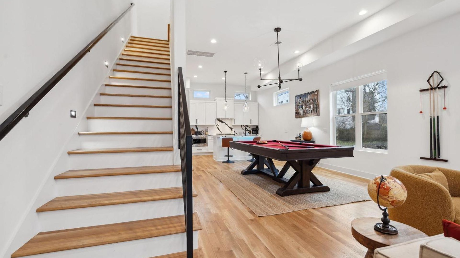 Stylish Multi-level Retreat Rooftop & Pool Table *
