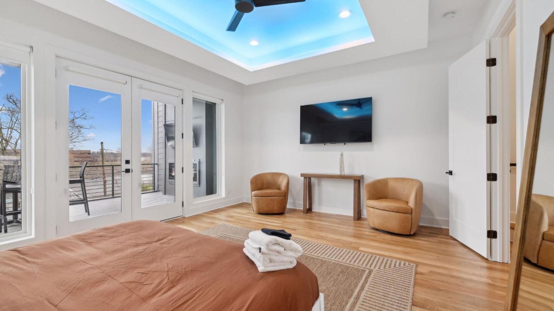 Stylish Multi-level Retreat Rooftop & Pool Table Nashville