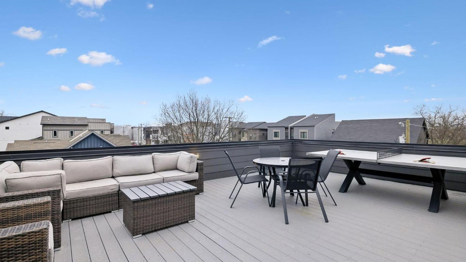 Stylish Multi-level Retreat Rooftop & Pool Table Holiday home Nashville