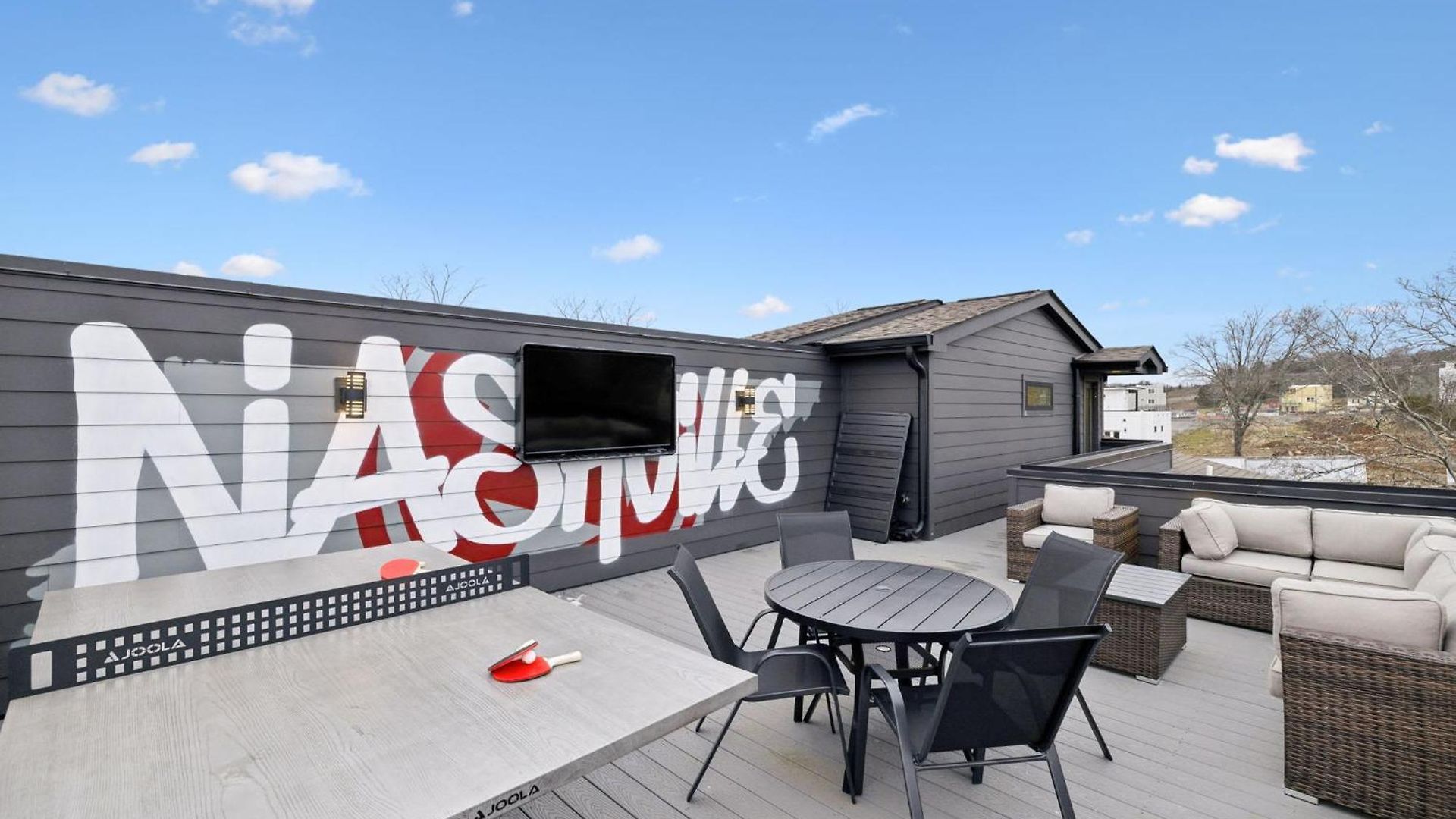Holiday home Stylish Multi-level Retreat Rooftop & Pool Table *