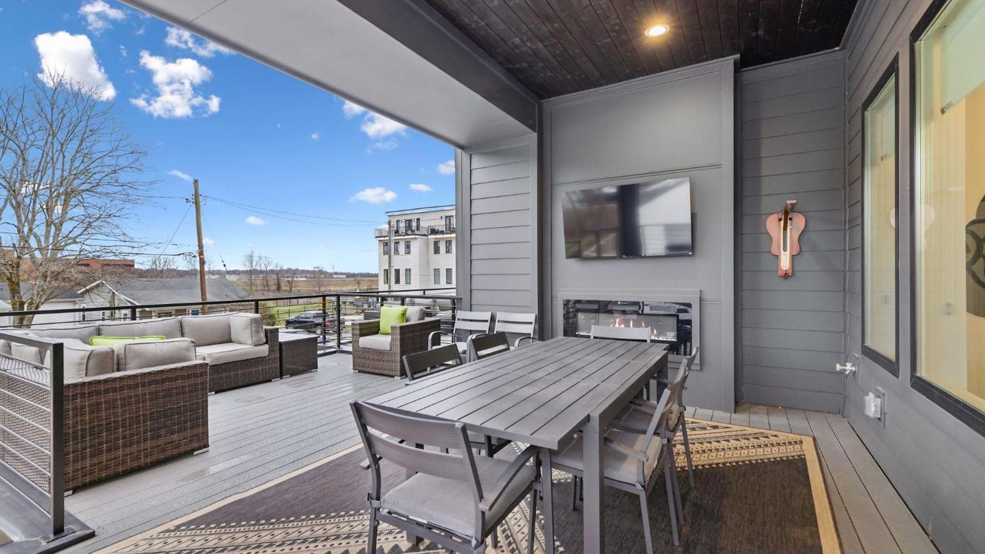 Holiday home Stylish Multi-level Retreat Rooftop & Pool Table *