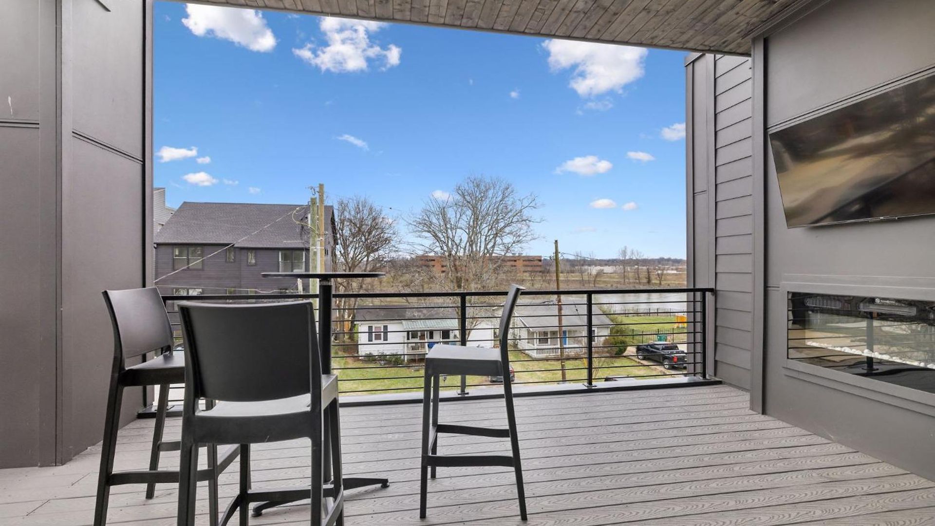 New Modern Multi-level Pooltable & Rooftop Holiday home Nashville