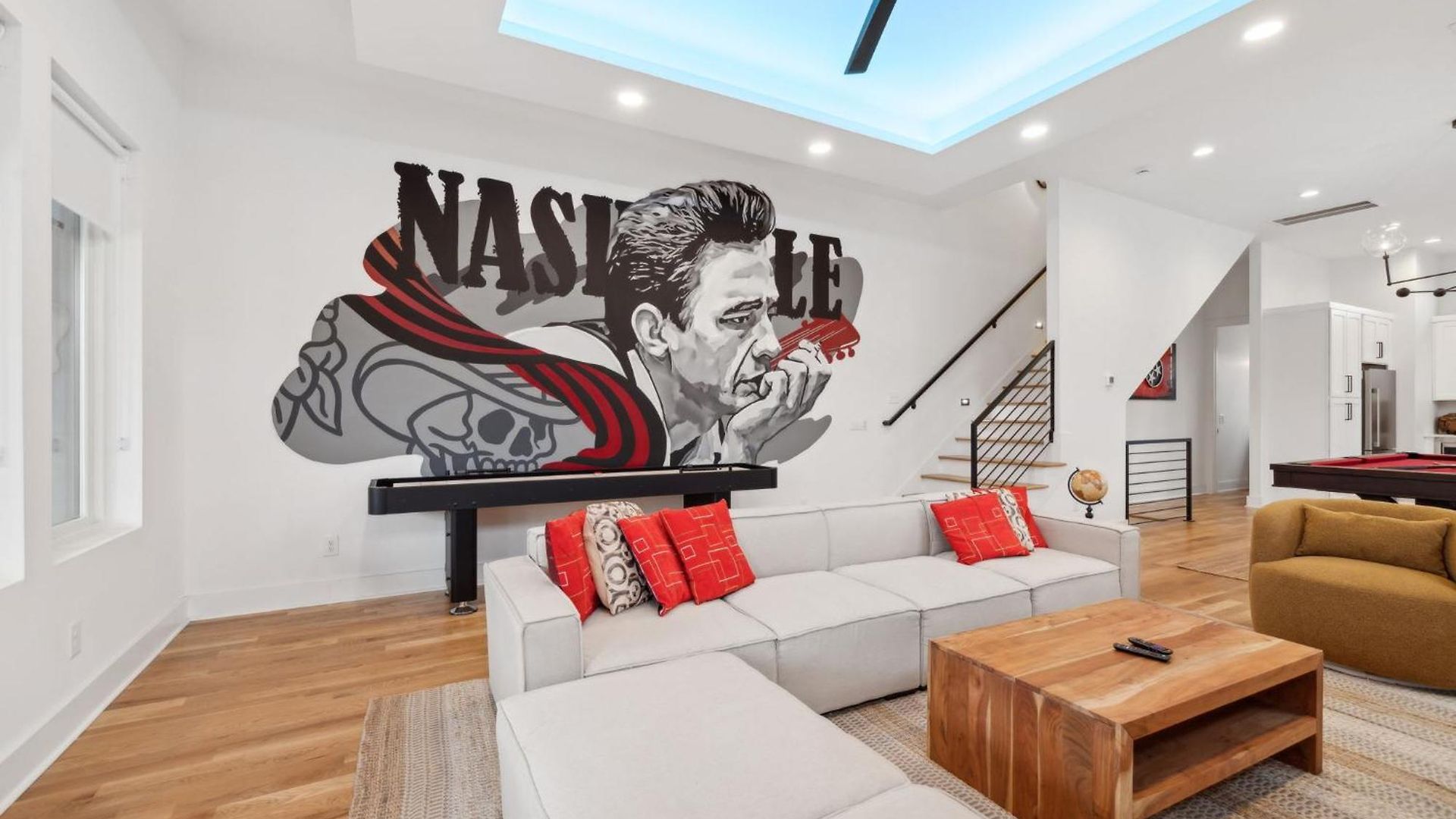 New Modern Multi-level Pooltable & Rooftop Nashville