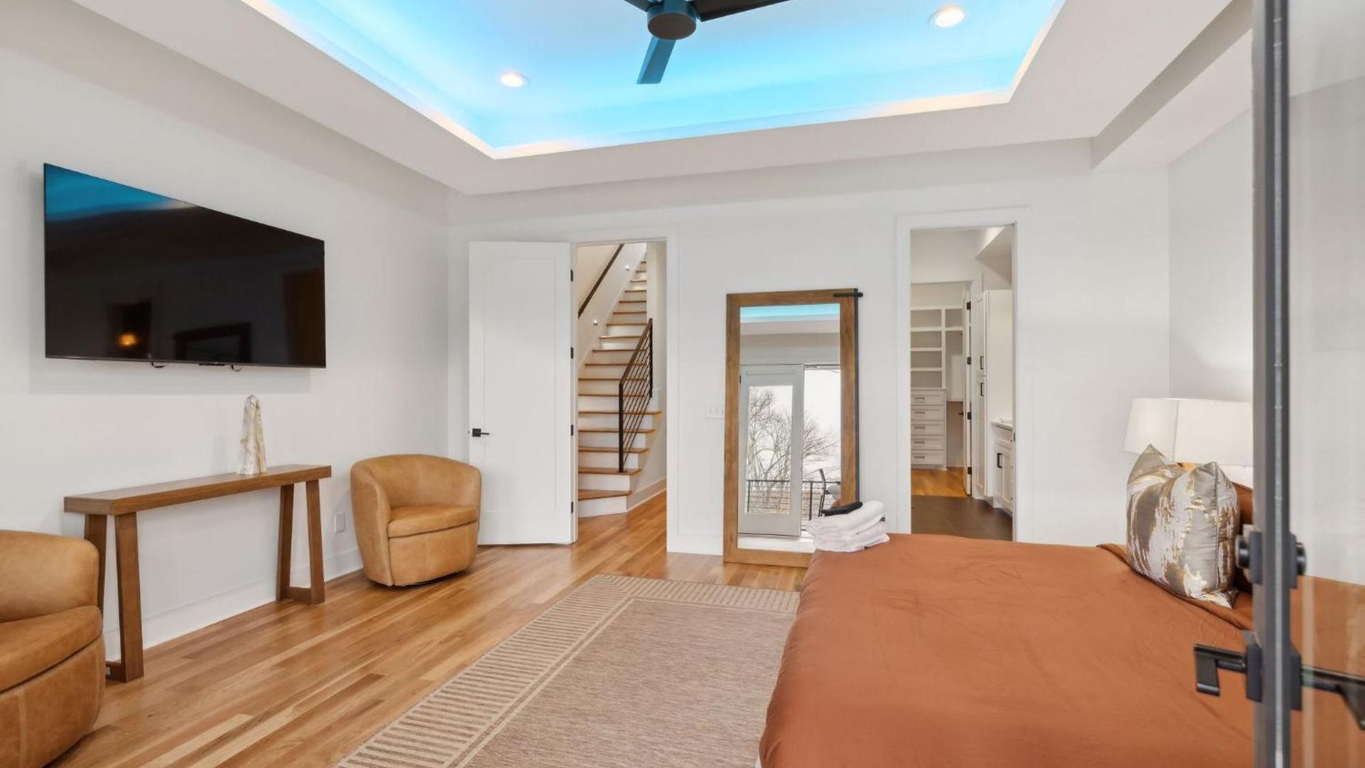 Holiday home New Modern Multi-level Pooltable & Rooftop