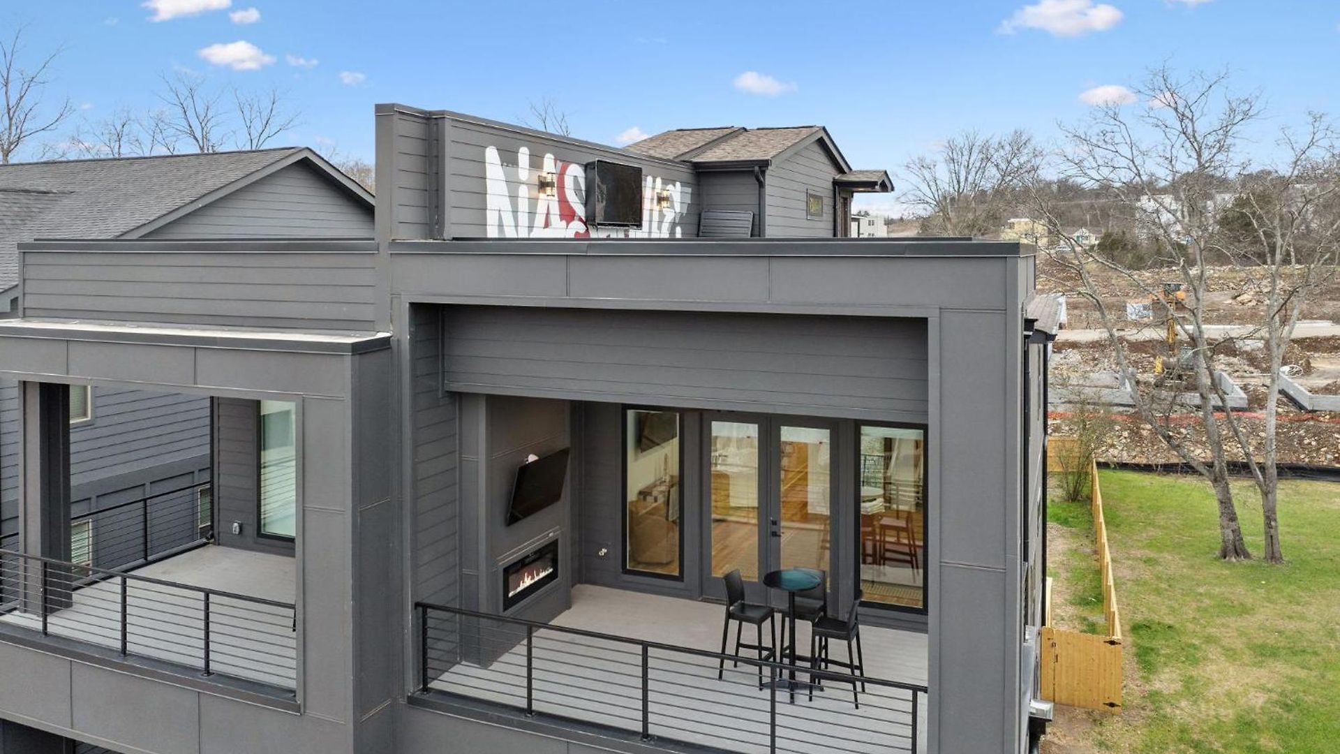 New Modern Multi-level Pooltable & Rooftop * Nashville