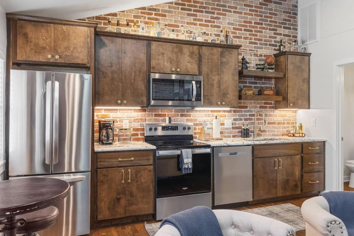 Rustic Western - Walk To Bars, Coffee And Restaurants Holiday home *