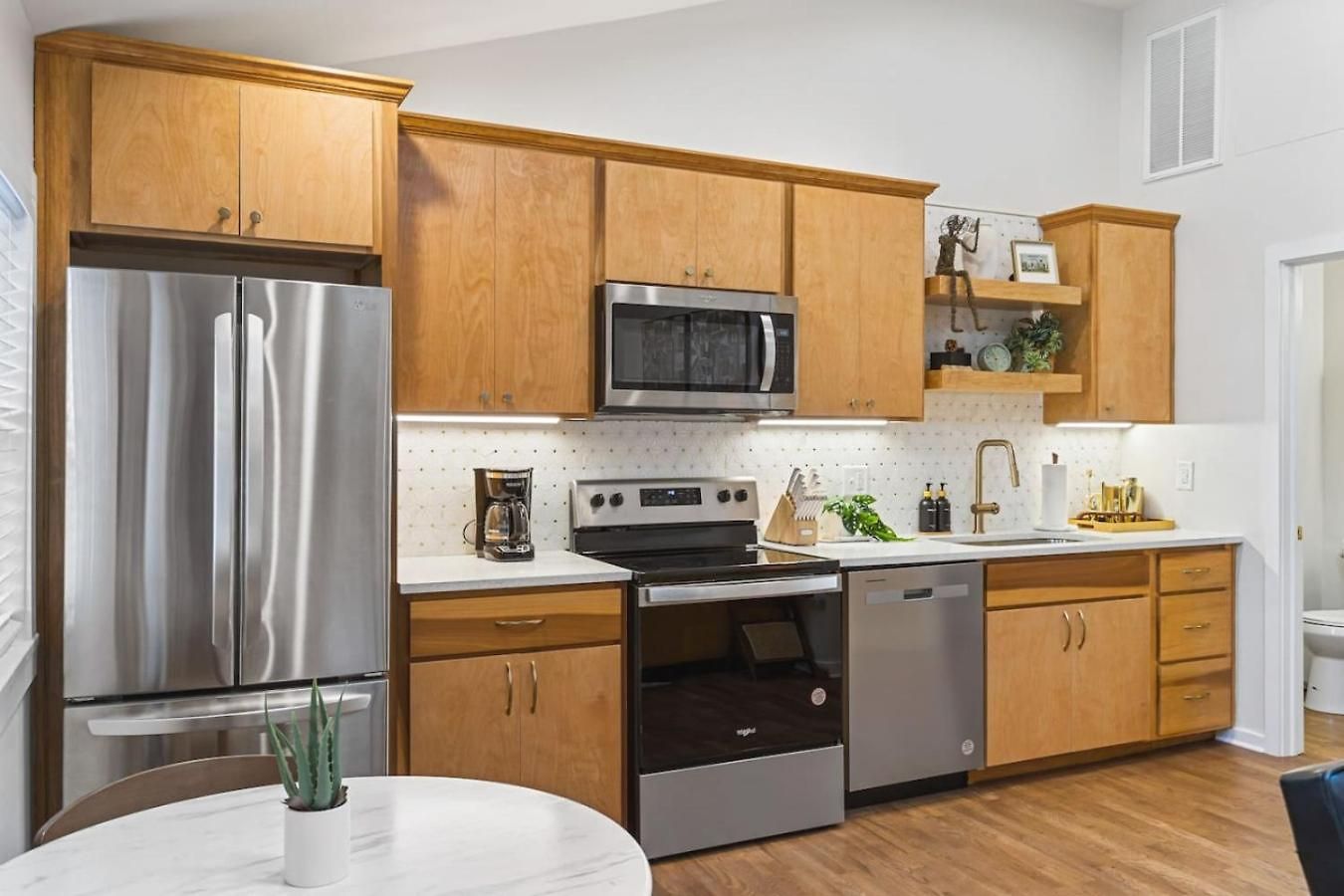 Mid-century Modern Near Restaurants, Coffee And Bars * Nashville