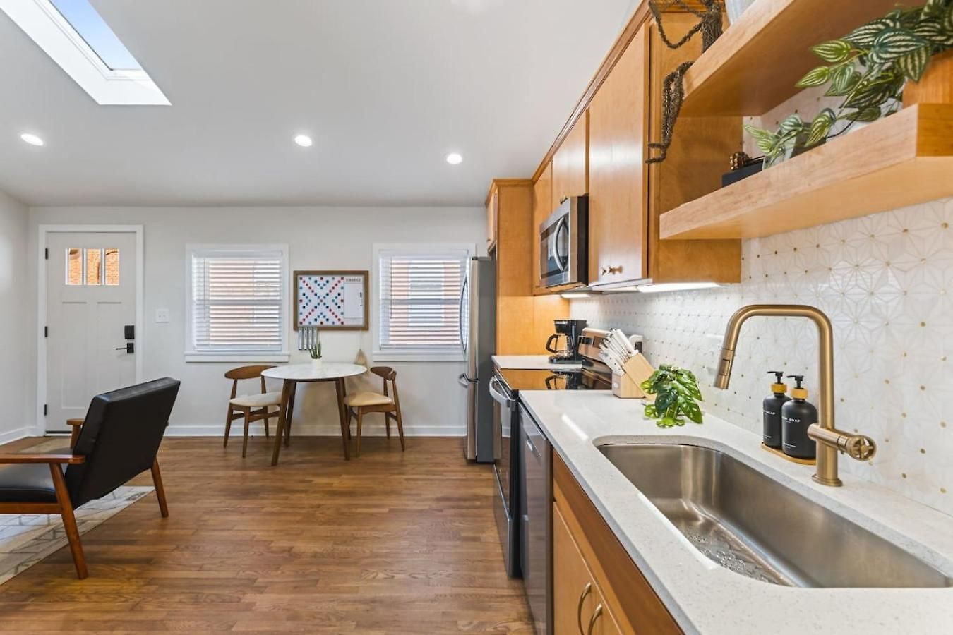 Mid-century Modern Near Restaurants, Coffee And Bars