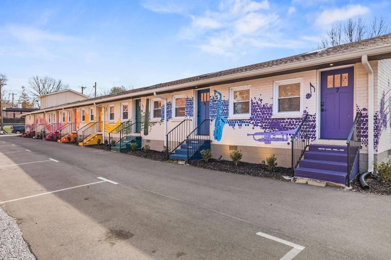 The Jungle - Near Restaurants, Coffee And Bars *