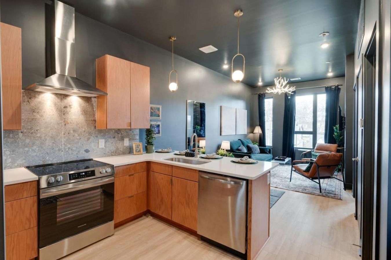 Spacious Floor Sleeps 6 Apartment