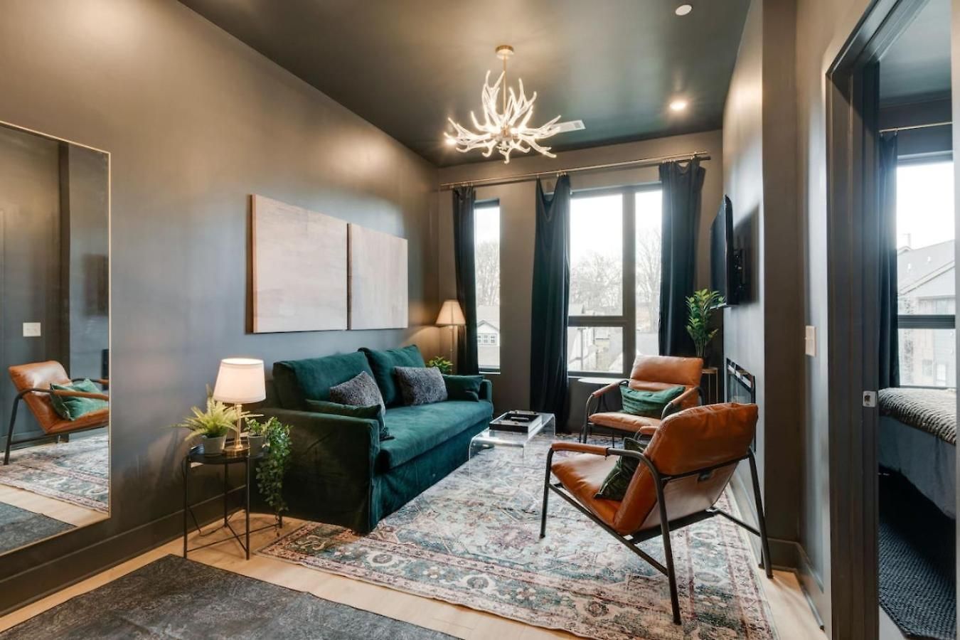 Spacious Floor Sleeps 6 Apartment Nashville