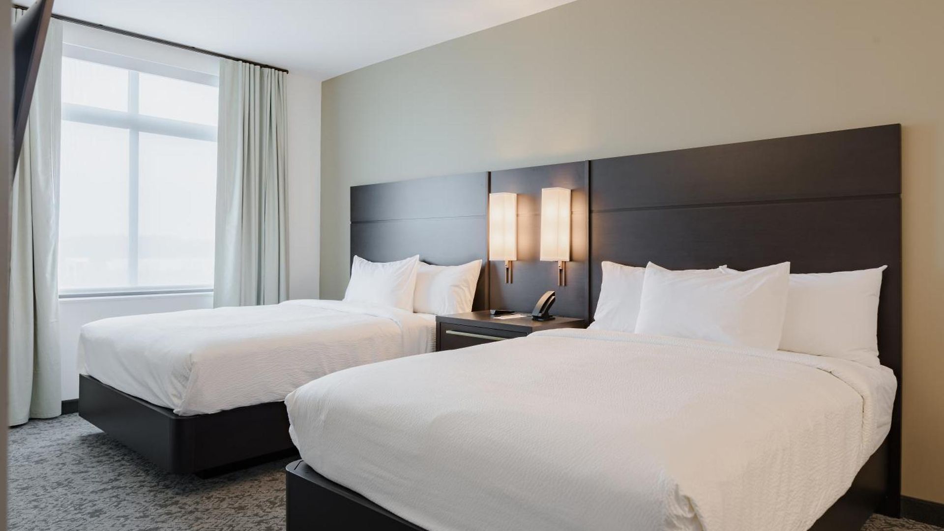 Hotel By Marriott Metro Center 3*