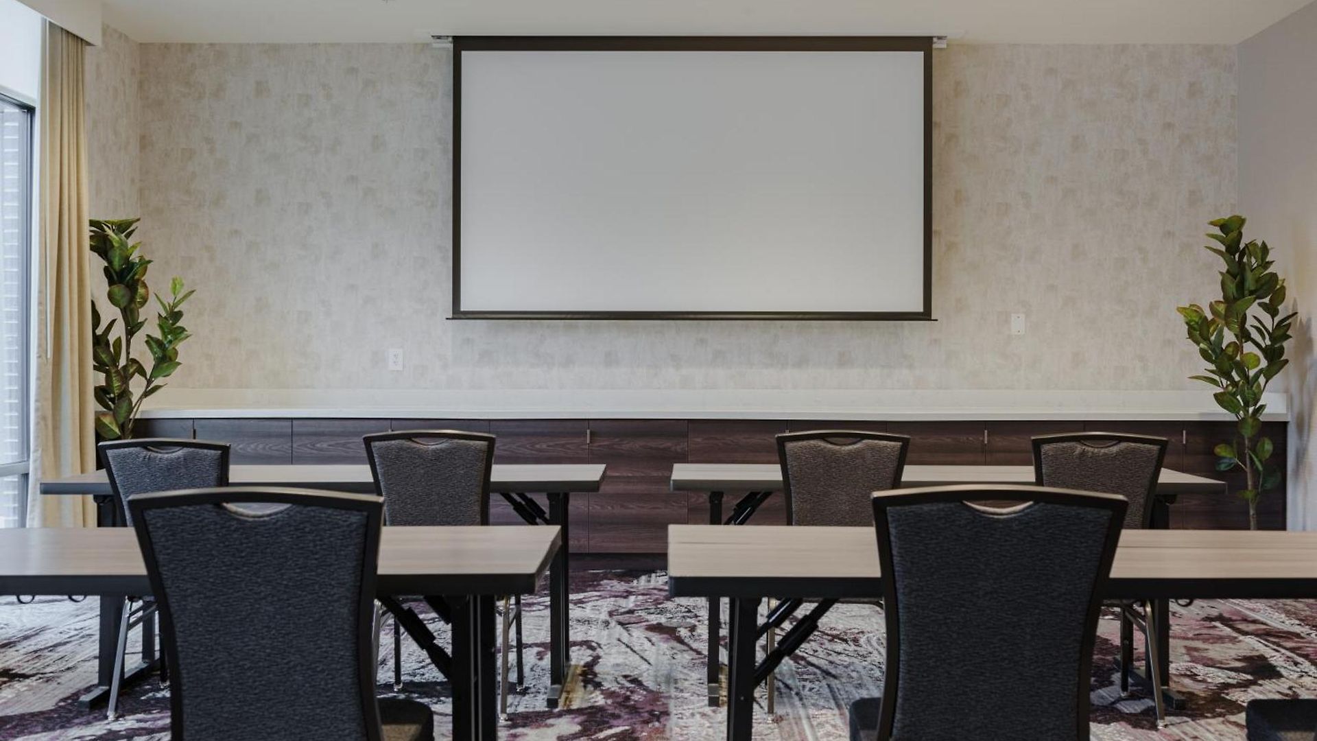Hotel By Marriott Metro Center Nashville