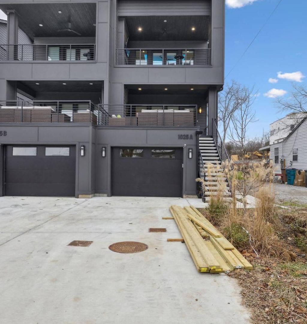 Sleek Multi-level Rooftop Views & Pool Table Holiday home *