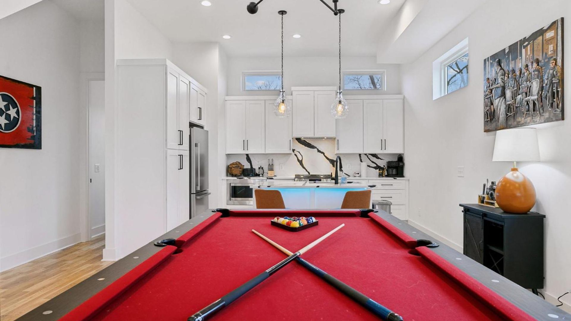 Sleek Multi-level Rooftop Views & Pool Table Holiday home *