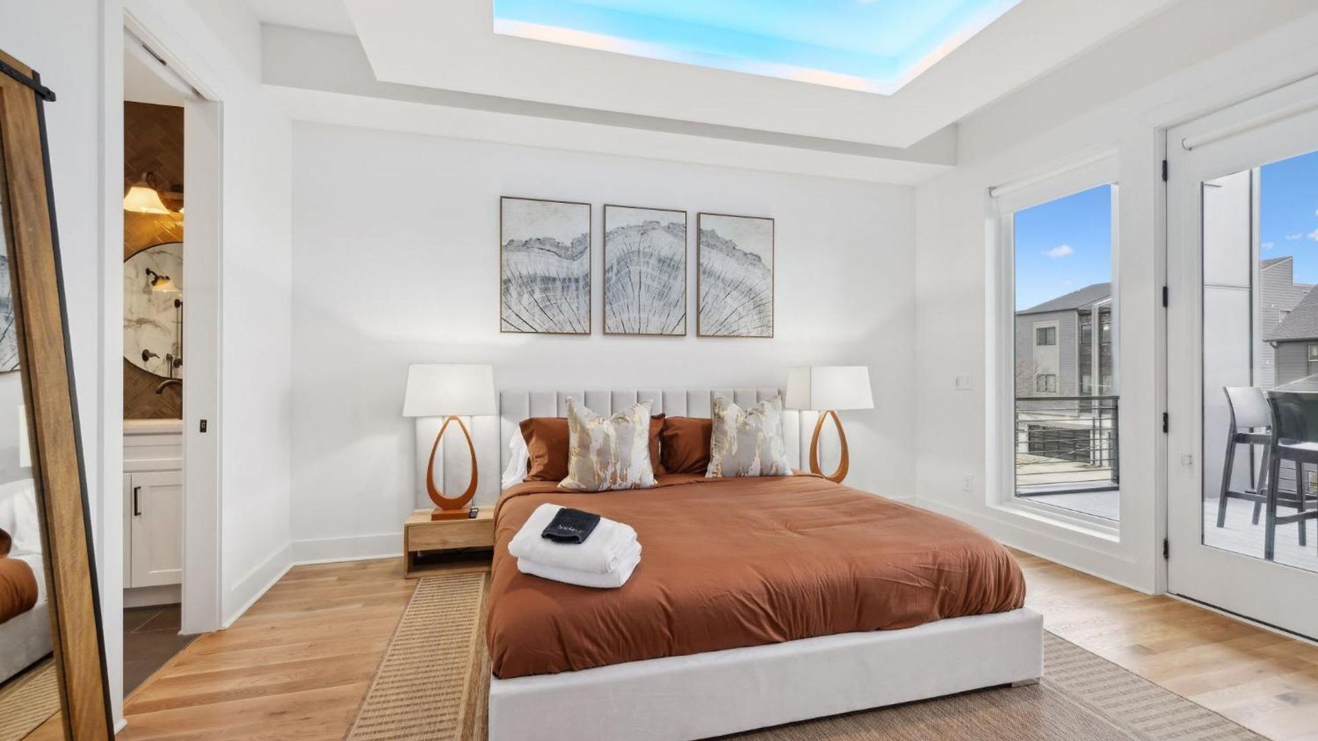 Sleek Multi-level Rooftop Views & Pool Table Nashville