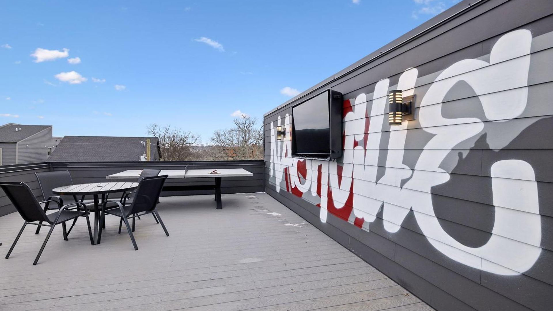 Holiday home Sleek Multi-level Rooftop Views & Pool Table *